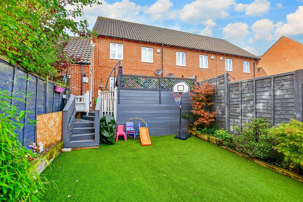 Imperial Way, Singleton, Ashford, Kent 3 bed end of terrace house for