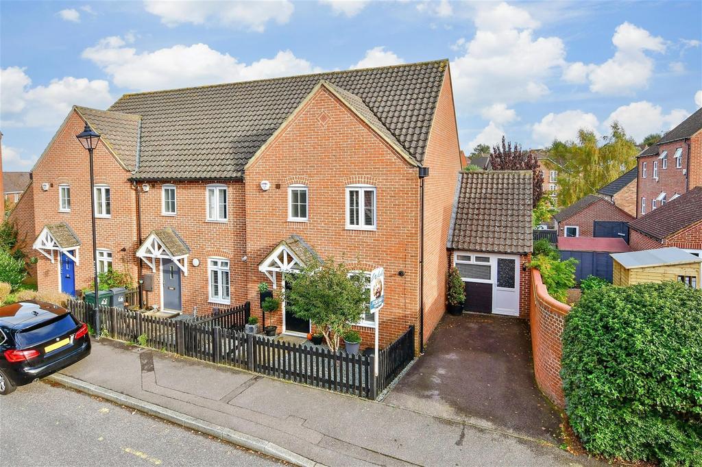 Imperial Way, Singleton, Ashford, Kent 3 bed end of terrace house for sale £325,000