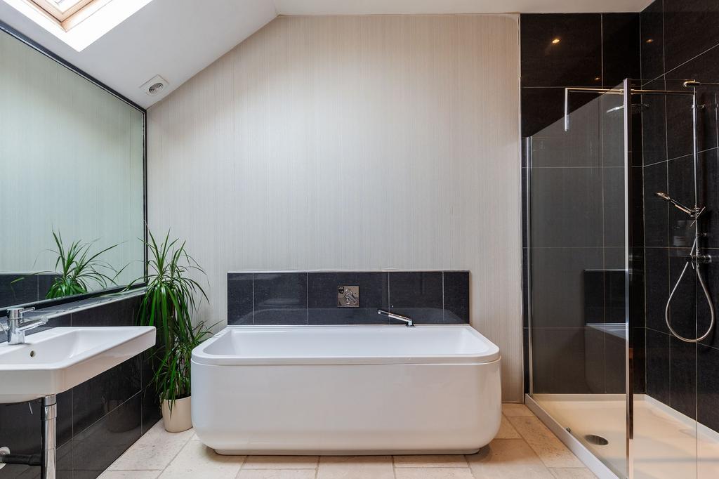 Ensuite Bathroom, Higher Greenway Barn,...