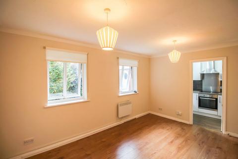 1 bedroom flat to rent, Walsingham Close, Hatfield, AL10