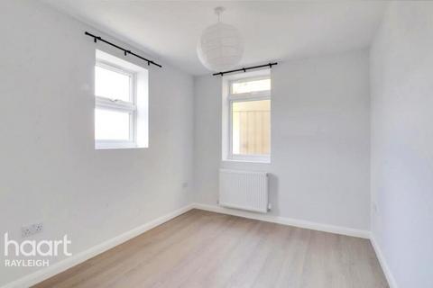 3 bedroom flat to rent, York Road, Southend-on-sea