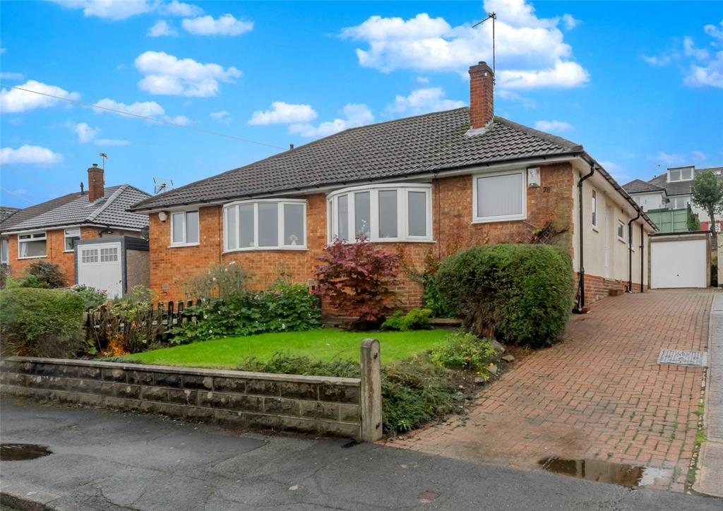 Pyenot Avenue Cleckheaton West Yorkshire Bd19 3 Bed Bungalow For