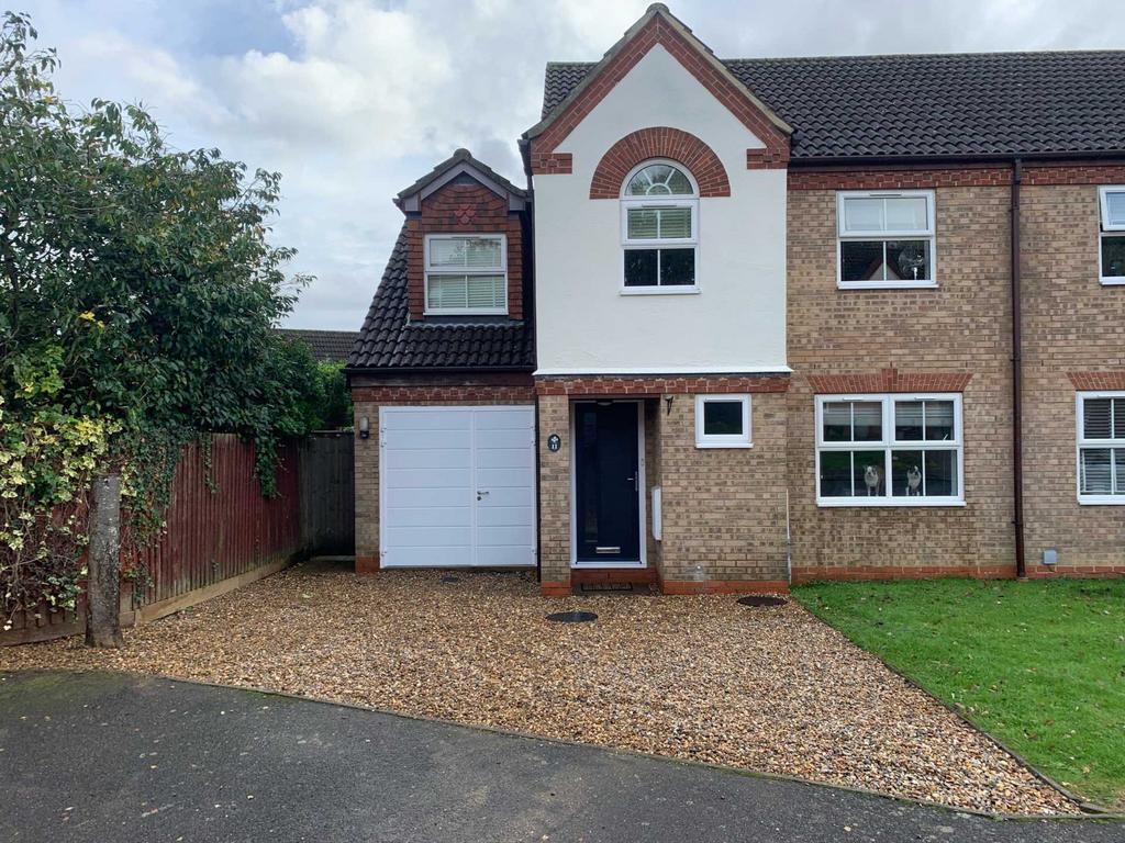 Larkspur Close, Fields End 4 bed semidetached house for sale £575,000