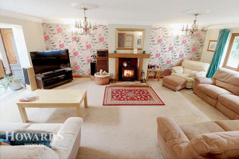 5 bedroom detached house for sale, Yarmouth Road, Broome