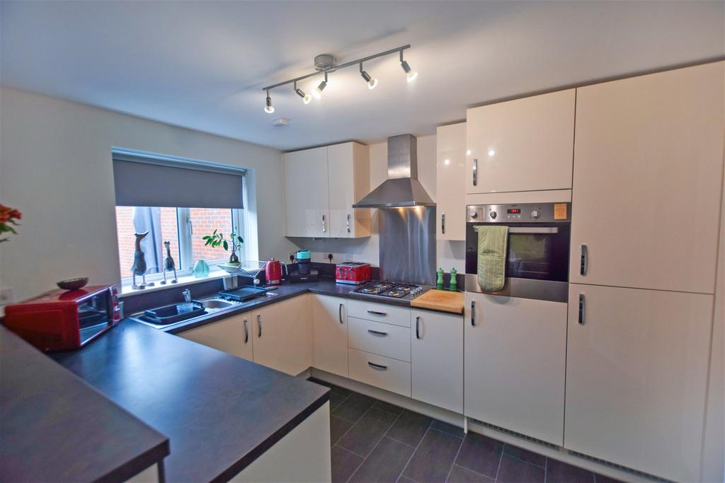 Woodford Drive, Farnworth, Widnes 3 bed detached house for sale £300,000
