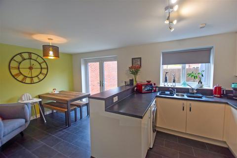 3 bedroom detached house for sale - Woodford Drive, Farnworth, Widnes