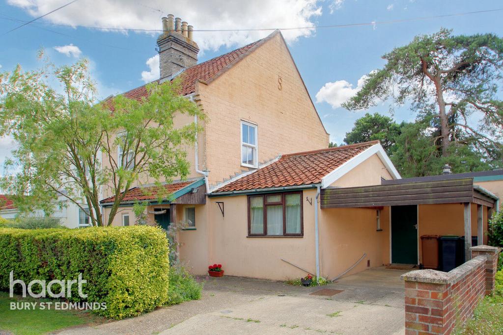 Oak Lane, Elmswell, Bury St Edmunds 3 bed semidetached house £240,000