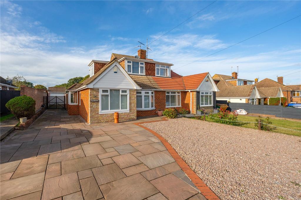 Poplar Grove, Allington, Maidstone, ME16 3 bed bungalow for sale £425,000
