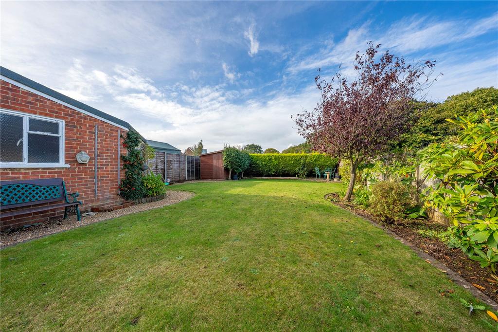 Poplar Grove, Allington, Maidstone, ME16 3 bed bungalow for sale £425,000