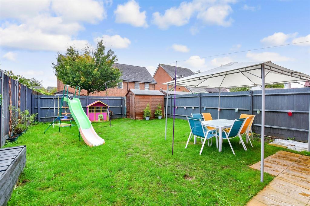 Heron Place, Allington, Maidstone, Kent 3 bed semidetached house for