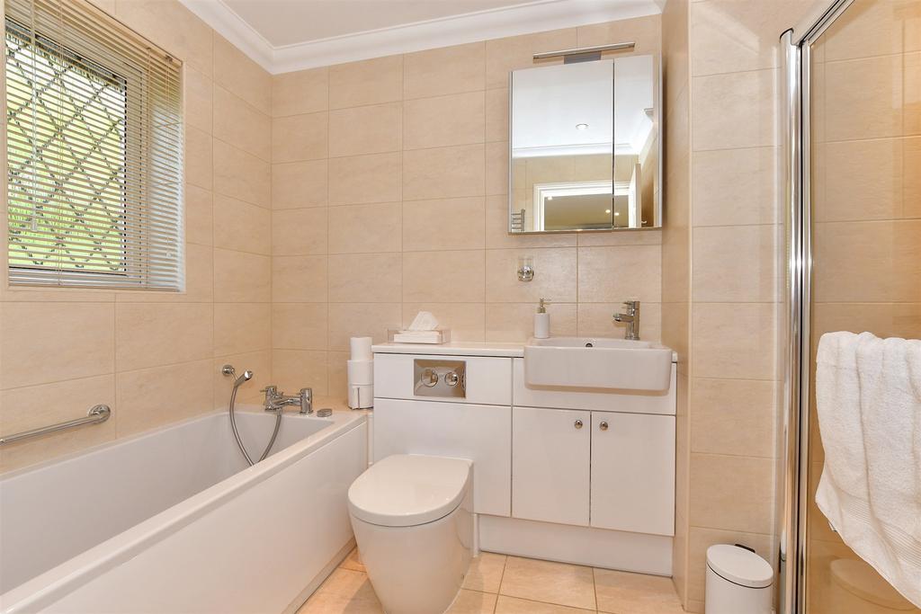 En-Suite Bathroom