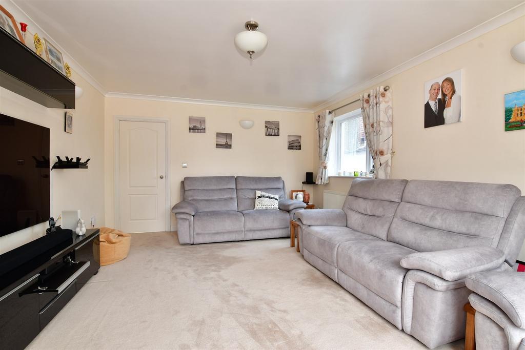 King Road, Walderslade, Chatham, Kent 4 bed detached bungalow