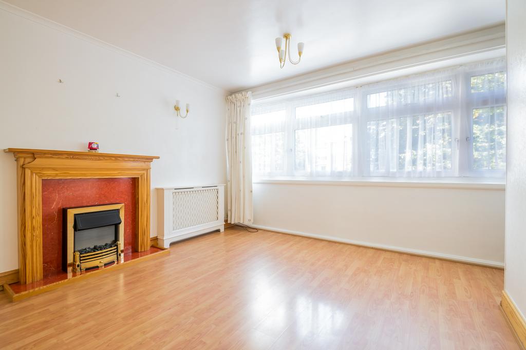 Sheepcote Lane, London, SW11 3 bed house £675,000