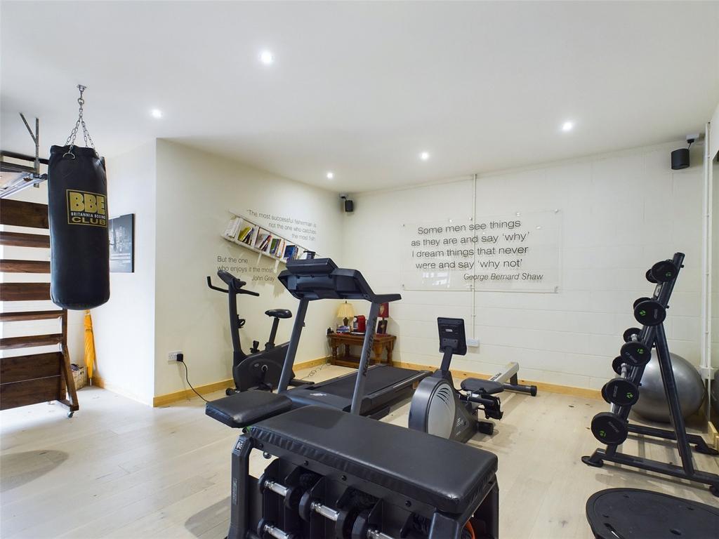 Garage/Gym