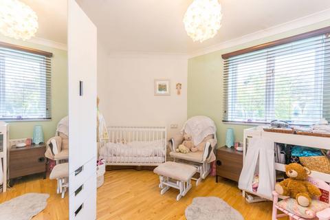 26 Shalbourne Square, London, E9 5JN