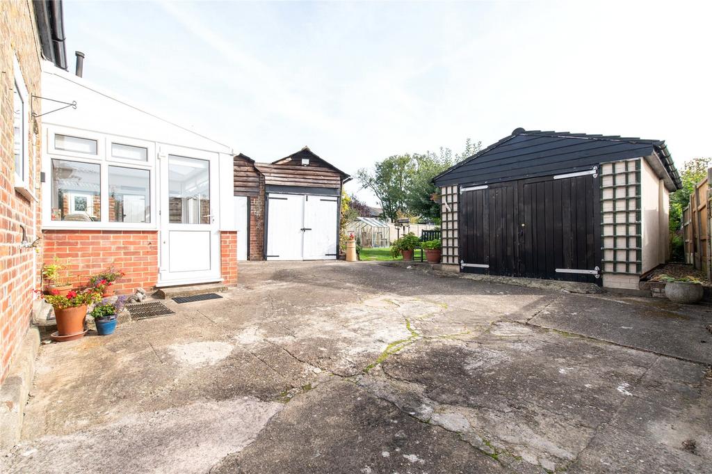 Driveway/Garage