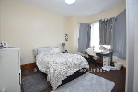 6 bedroom terraced house to rent, Regent Terrace, Hyde Park LS6