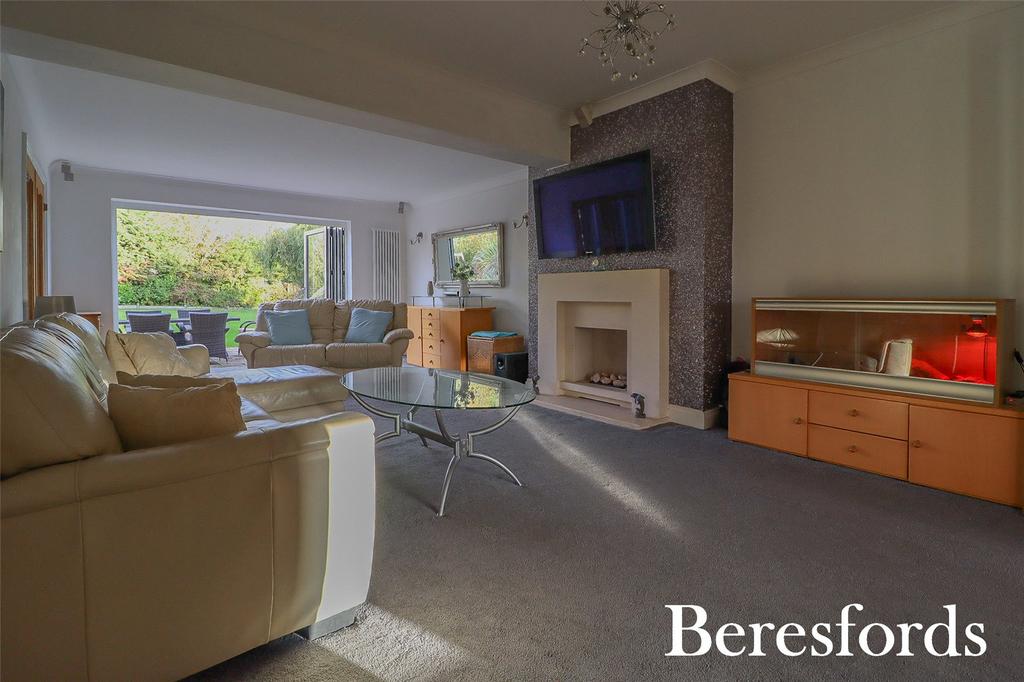 Kirkham Road, HorndonontheHill, SS17 6 bed detached house for sale