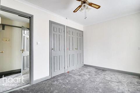 2 bedroom bungalow to rent, Oakwood Grove, Wickford Avenue, Basildon
