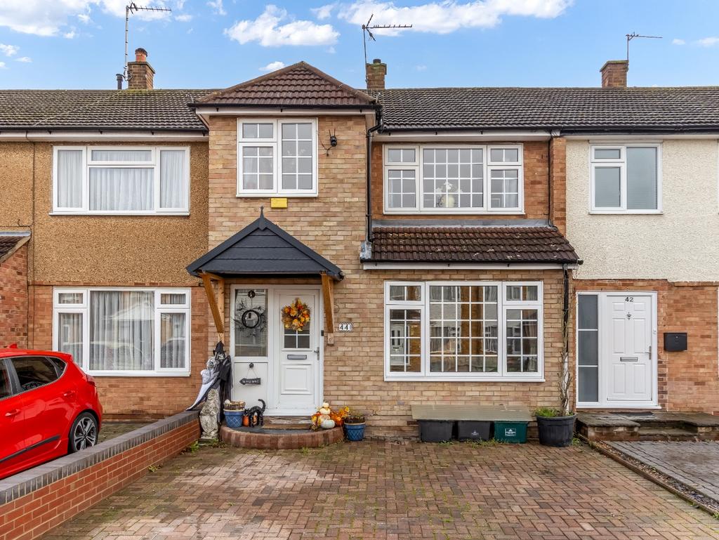 Ashdown Crescent, Cheshunt, EN8 0RQ 3 bed terraced house £440,000