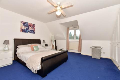 4 bedroom chalet for sale - Wrotham Road, Meopham, Kent