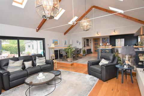8 Langside Drive, Comrie, Crieff, PH6 2HR