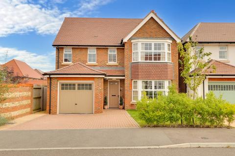 8 Runcie Crescent, Basingstoke, RG23 8BW