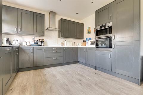 8 Runcie Crescent, Basingstoke, RG23 8BW