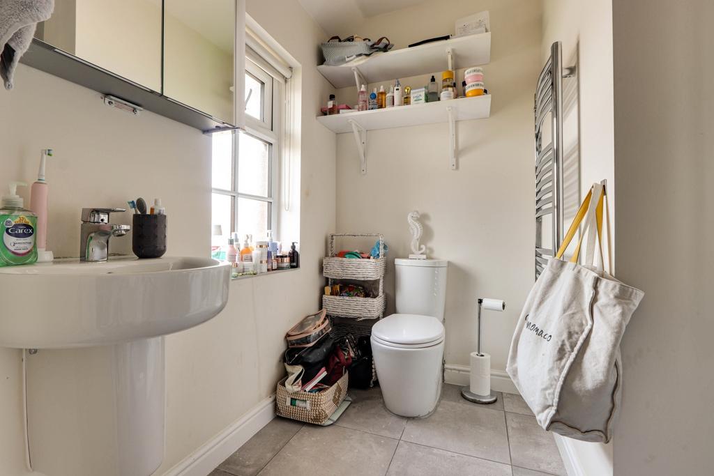 Ensuite to Bedroom 1