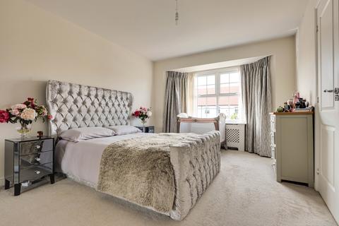 8 Runcie Crescent, Basingstoke, RG23 8BW
