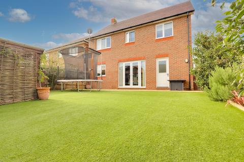 8 Runcie Crescent, Basingstoke, RG23 8BW
