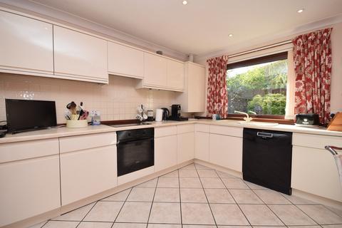 16 Castleton Park, Auchterarder, PH3 1QA