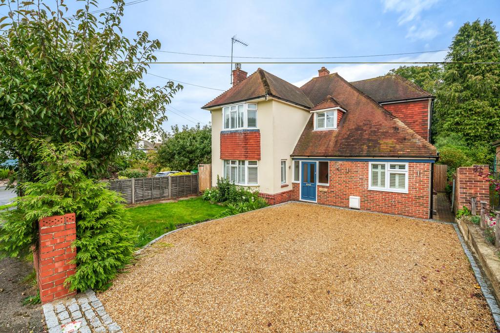 Ferndale Avenue, Chertsey, KT16 4 bed detached house for sale £885,000