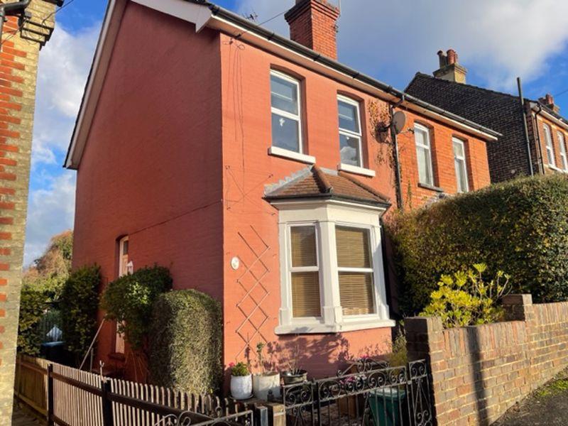 Beechwood Gardens, Caterham 2 bed semidetached house to rent £1,750