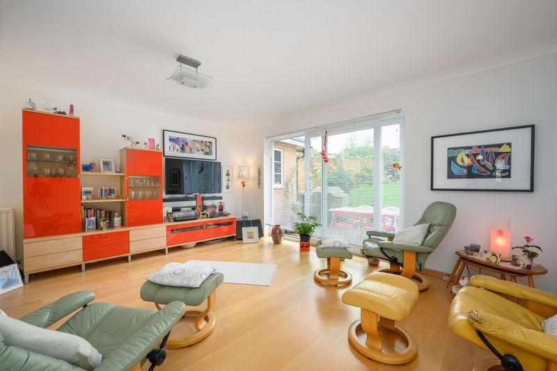 Pine Dean, Bookham 4 bed detached house for sale £775,000