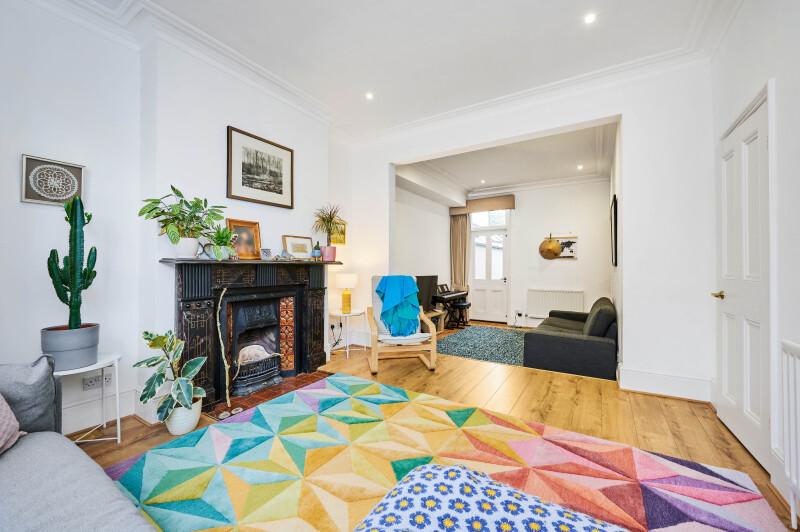 Elm Grove Road, London, SW13 4 bed house to rent £3,850 pcm (£888 pw)