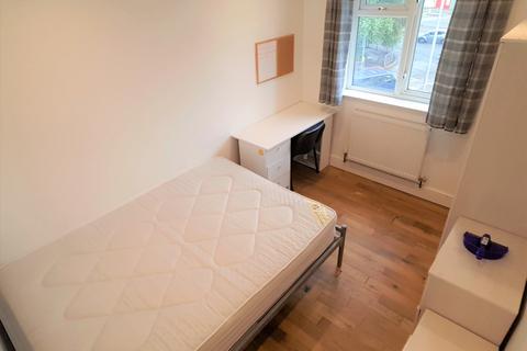 3 bedroom flat to rent, St Ledger Crescent, St Thomas, Swansea