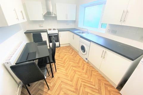 4 bedroom maisonette to rent, Mirador Crescent, Uplands, Swansea