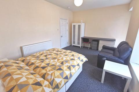5 bedroom house to rent, Henrietta Street, City Centre, Swansea