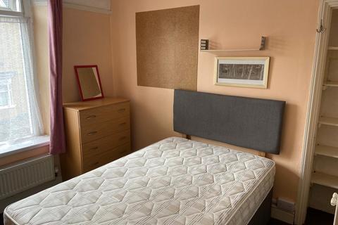 4 bedroom house to rent - St Helens Avenue, Brynmill, Swansea