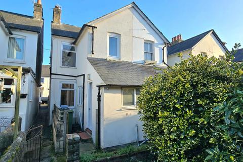 3 bedroom terraced house to rent, Rack Close Road, Alton