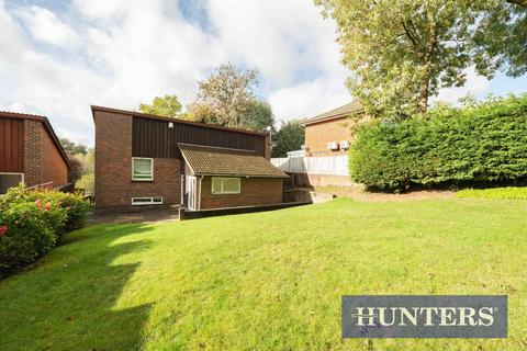28 Grafton Park Road, Worcester Park, KT4 7HS