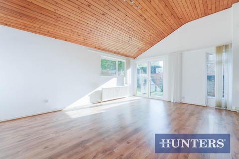 28 Grafton Park Road, Worcester Park, KT4 7HS
