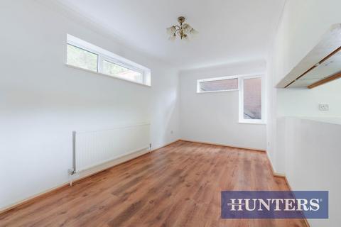 28 Grafton Park Road, Worcester Park, KT4 7HS