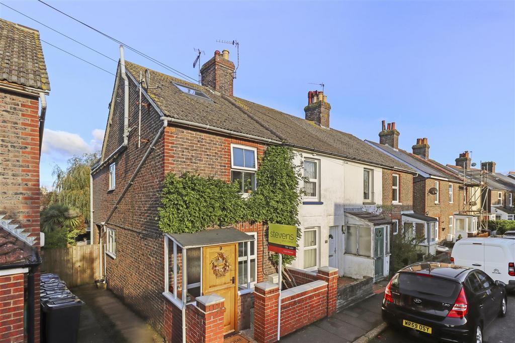 Gordon Road, Hailsham 4 bed end of terrace house for sale £300,000
