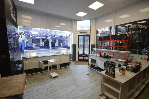 Retail property (high street) to rent - Fore Street, Redruth