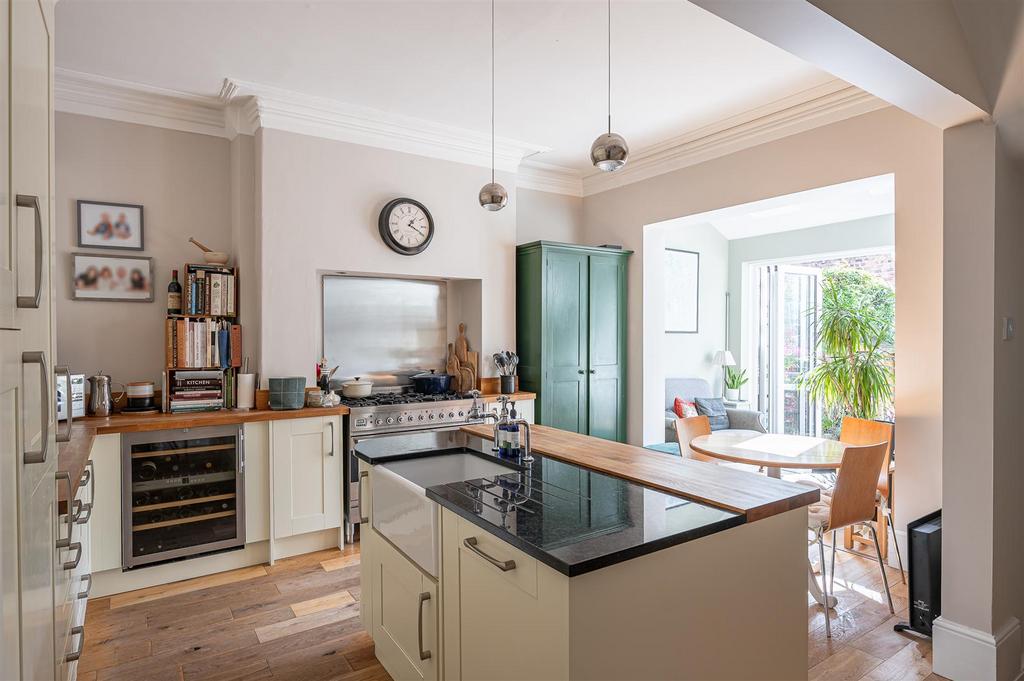 East Mount Road, The Mount, York, YO24 1BD 4 bed terraced house for