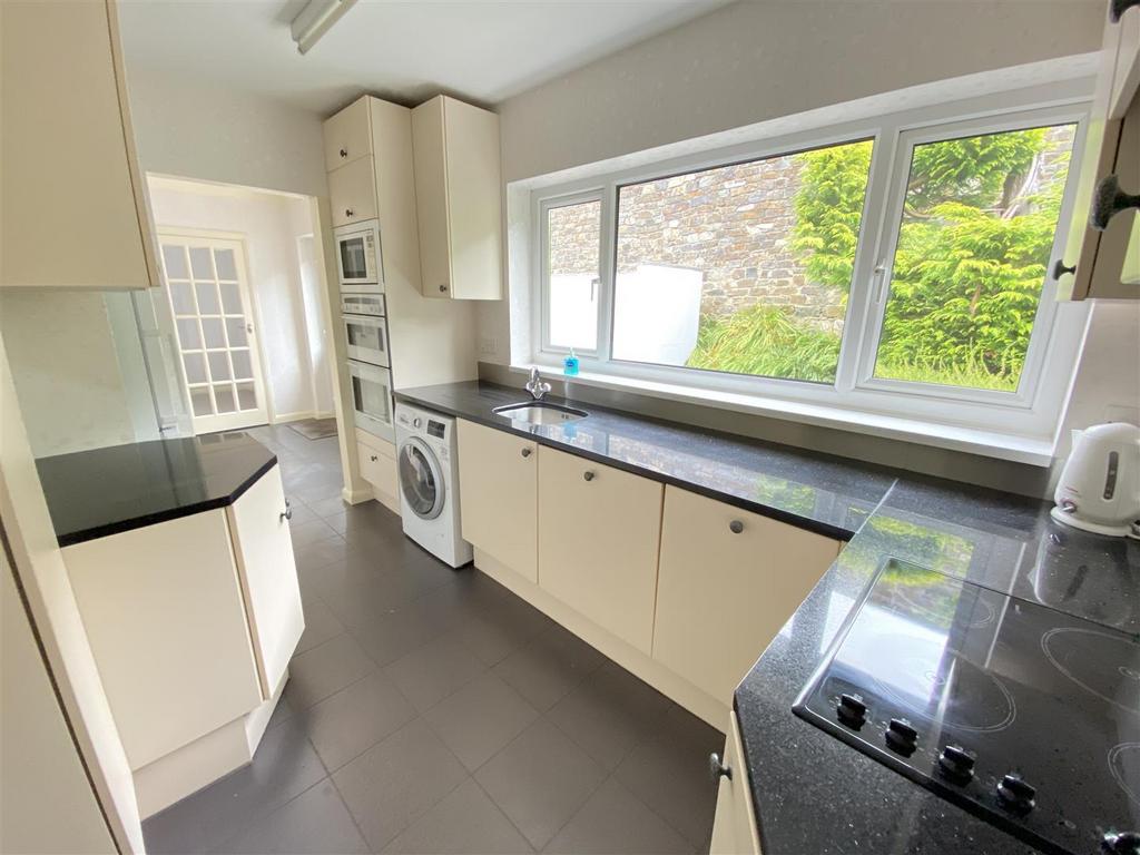 Kitchen breakfast room