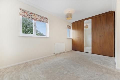 undefined, Elliott Rise, Ascot
