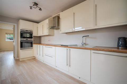 3 bedroom semi-detached house to rent, Elliott Rise, Ascot